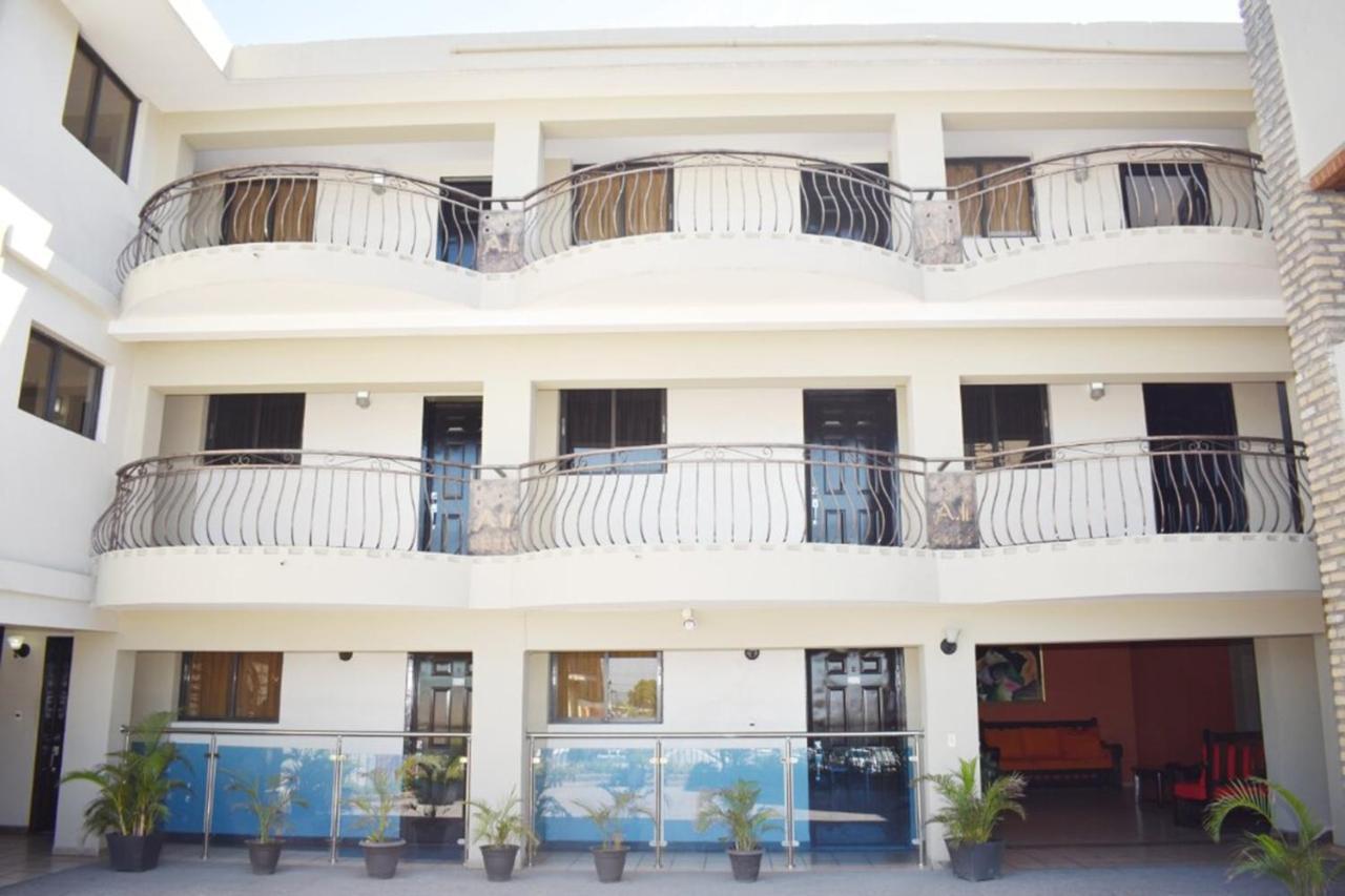 Constellation Hotel Puerto Príncipe Exterior foto